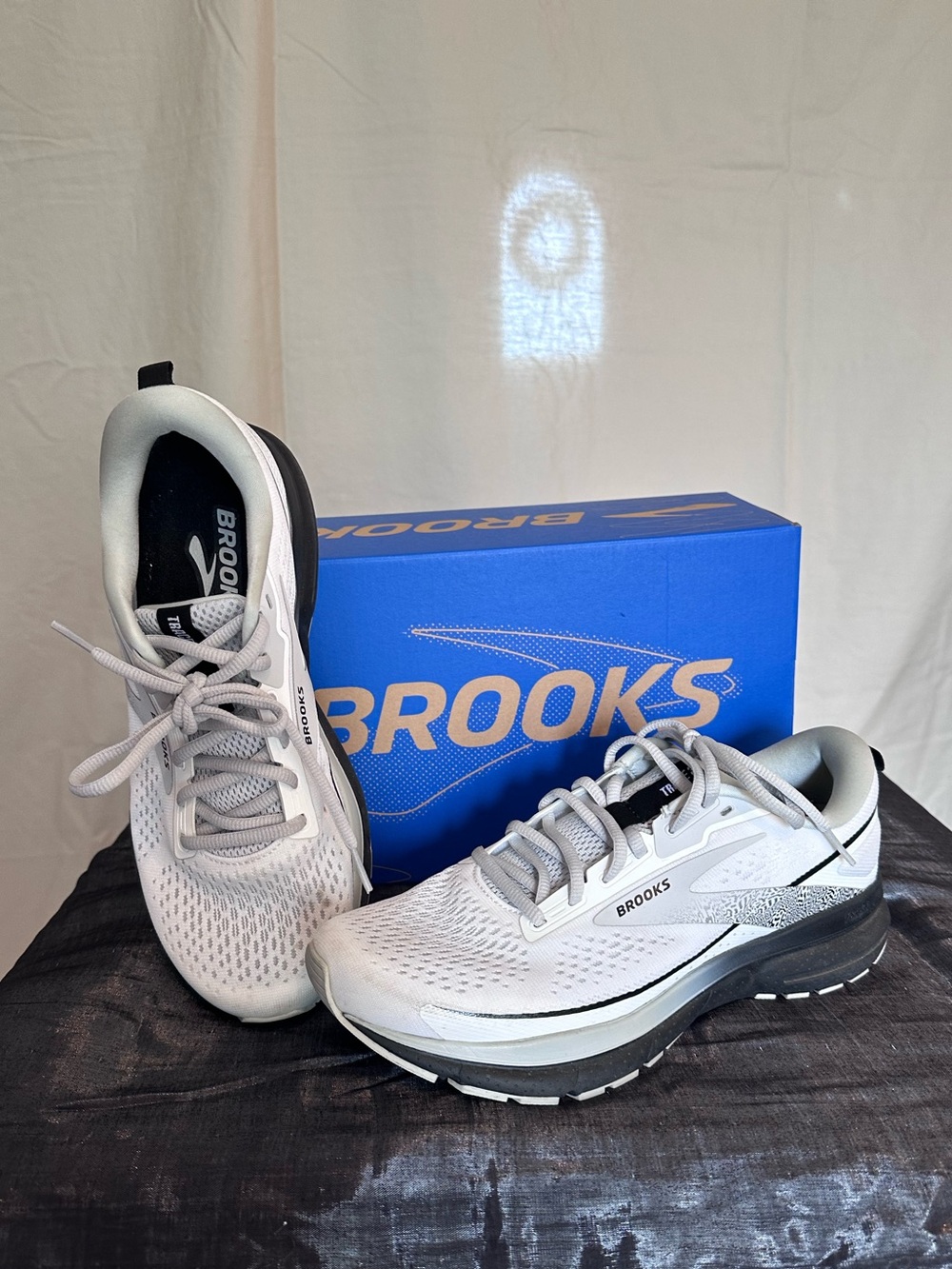 9 WIDE Brooks Trace 3 White Oyster Black Women's Running Walking Neutral Sneaker